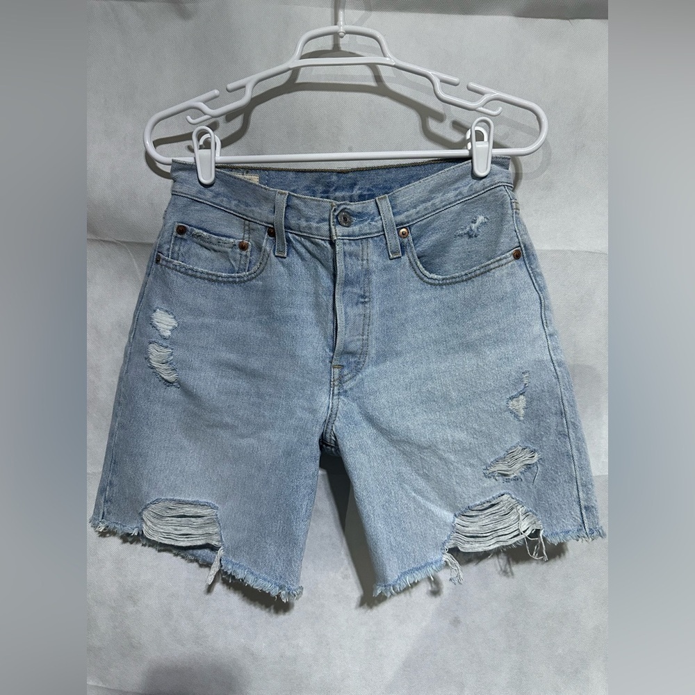 LEVI’S 501 Women’s Size 26 HIGH RISE Distressed Cut-off DENIM SHORTS Raw Hem EUC